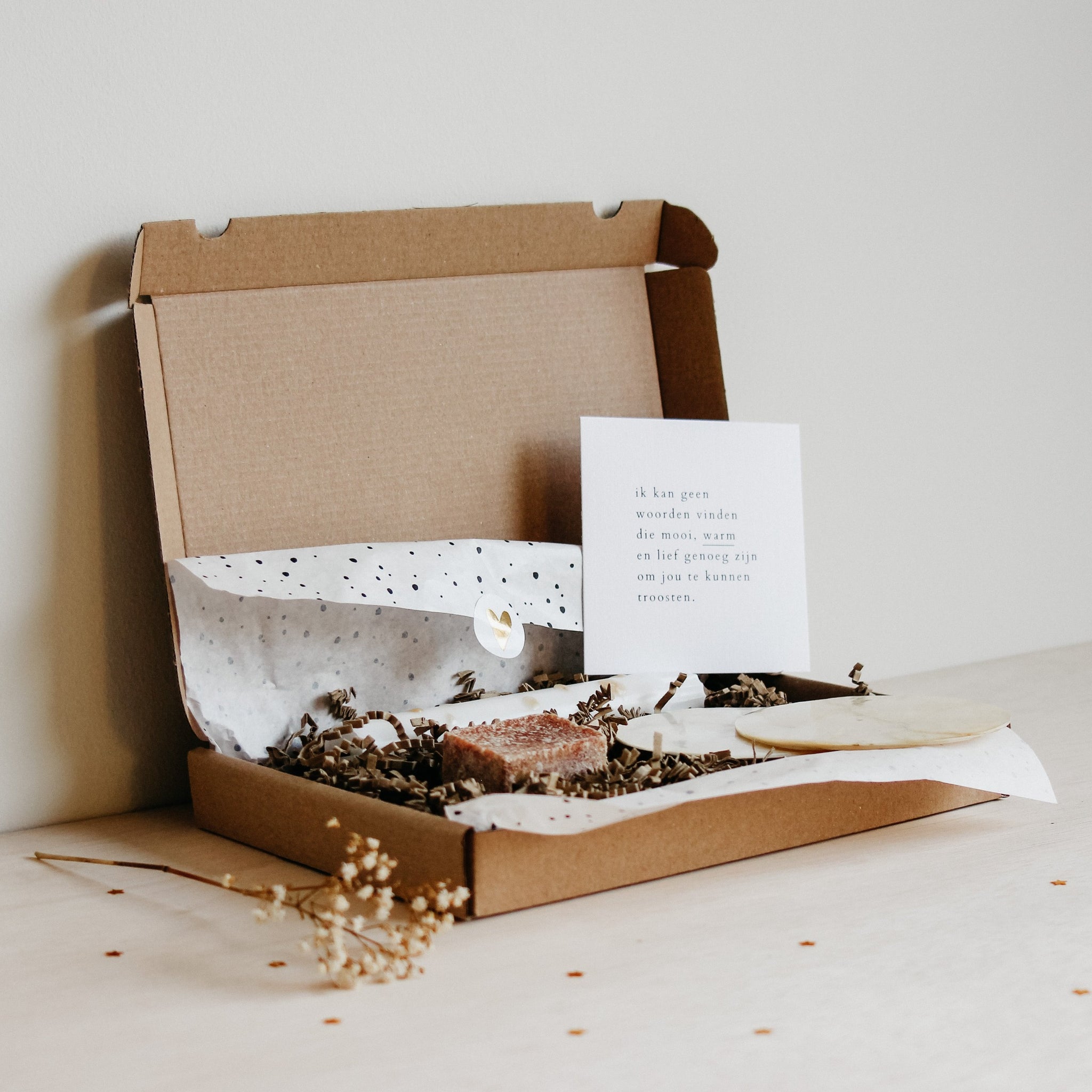 Brievenbus cadeau, een geur pakketje wat door de brievenbus past om iemand mee te feliciteren of juist te troosten. Geschikt voor iedere gelegenheid met een bijpassend handgeschreven kaartje.